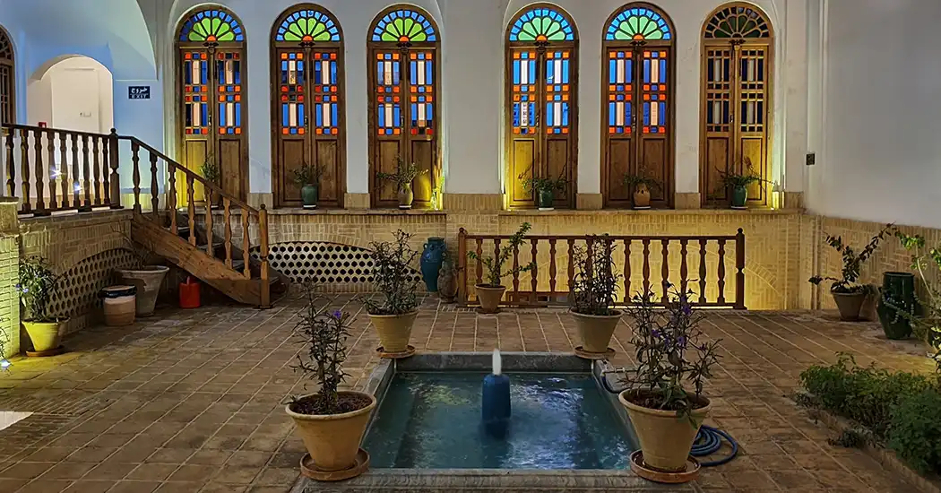 اقامتگاه سنتی گیواک کاشان
