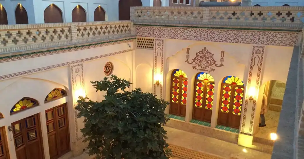 هتل نه چم کاشان