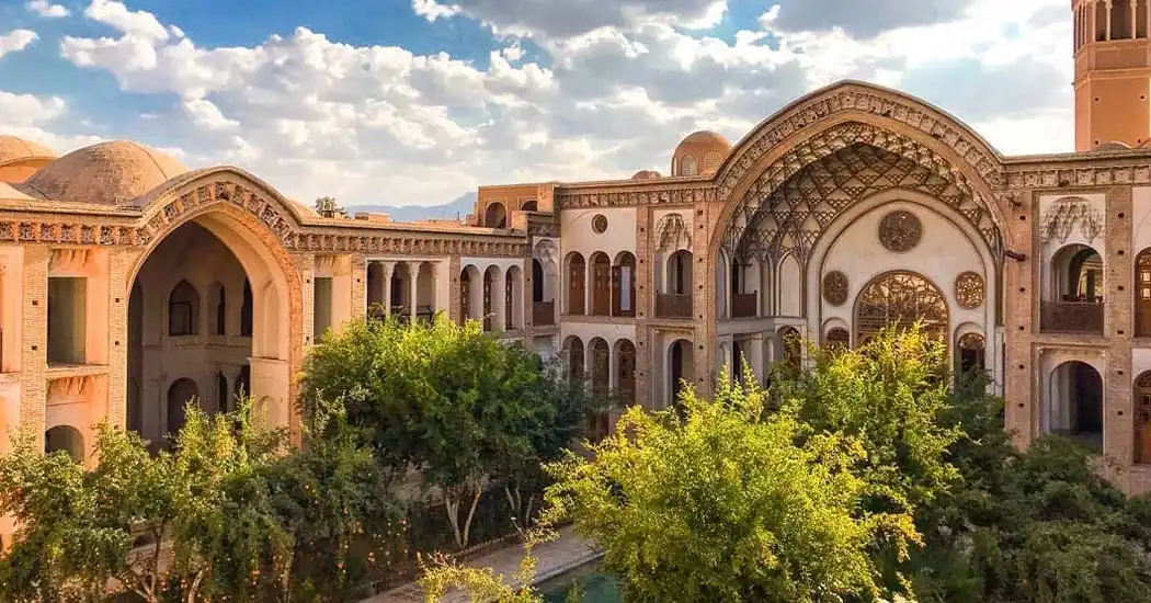 اقامتگاه سنتی خادمی کاشان
