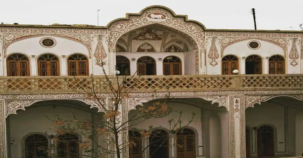 اقامتگاه سنتی خادمی کاشان